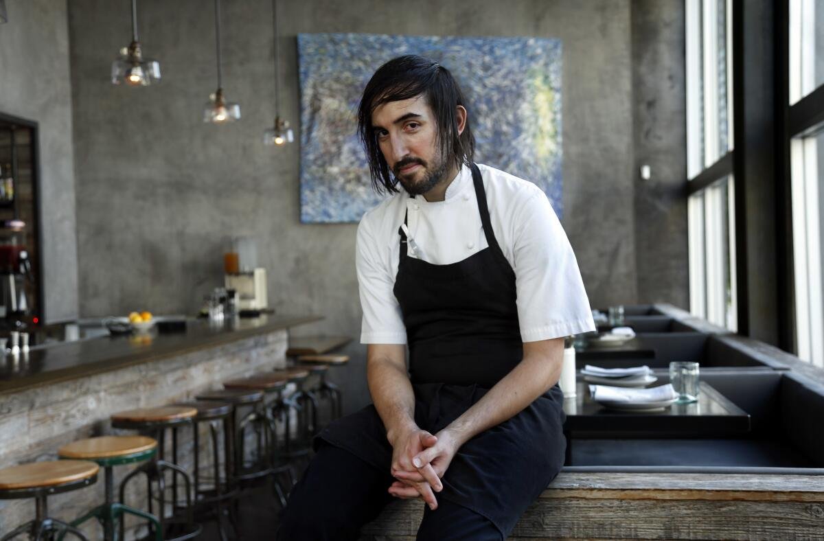 citycast-travel-losangeles-restaurant-people